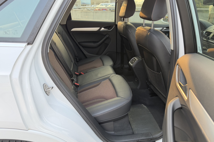 奥迪Q3 2017款 30 TFSI 时尚型中控内饰7003