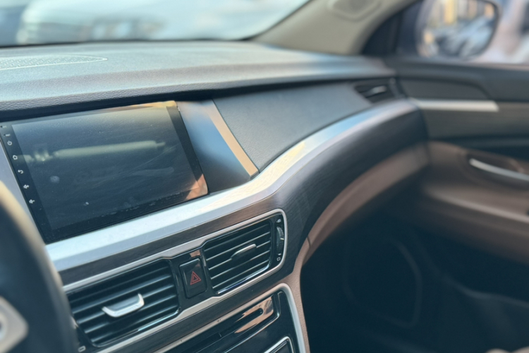 吉利汽车 博瑞 2017款 2.4L 尊雅型中控内饰7005