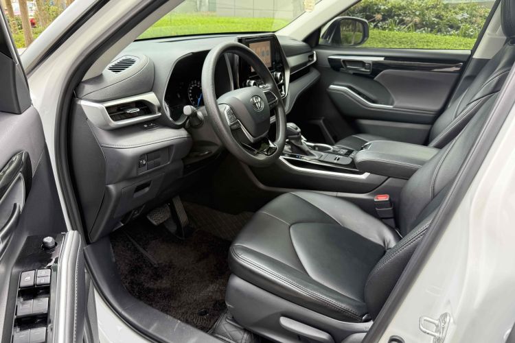 丰田 汉兰达 2022款 双擎 2.5L 四驱精英版 7座中控内饰7004