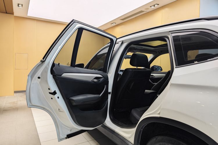 宝马X1 2013款 sDrive18i 时尚型车身外观6007