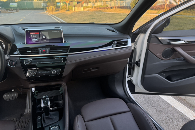 宝马X2 2020款 sDrive25i 领先型M越野套装中控内饰7010