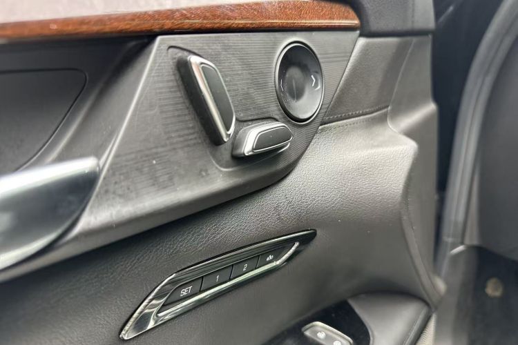 凯迪拉克CT6 2017款 28T 精英型中控内饰7011