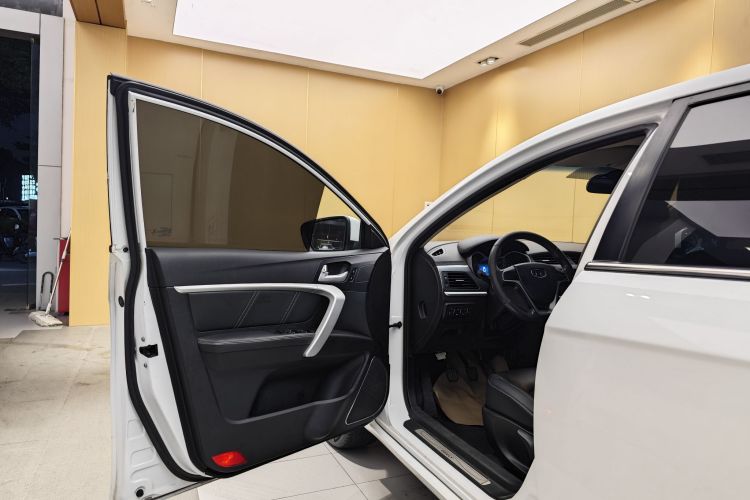 吉利汽车 帝豪 2017款 三厢百万款 1.5L 手动向上版车身外观6010