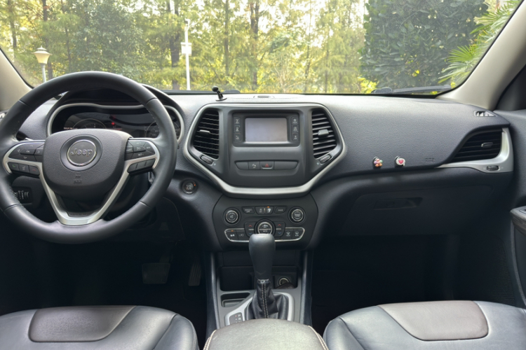 Jeep 自由光 2016款 2.4L 领先版中控内饰7001