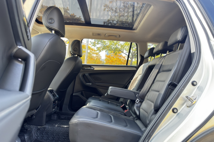 大众 途观L 2019款 330TSI 自动两驱全景舒适版 国VI中控内饰7005