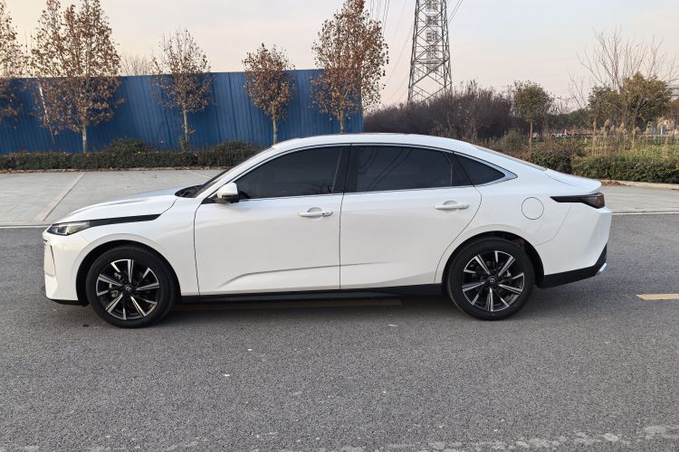 长安 逸动 2025款 蓝鲸 1.5T 500Bar旗舰型车身外观6006