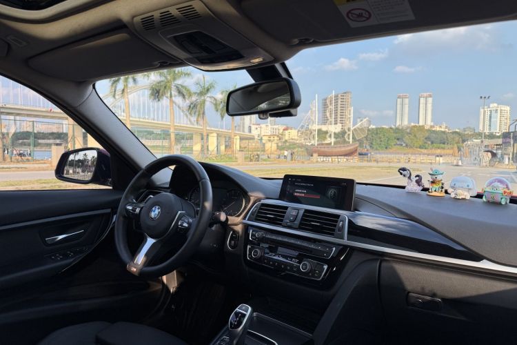 宝马3系 2018款 320Li 领先型M运动套装中控内饰7013