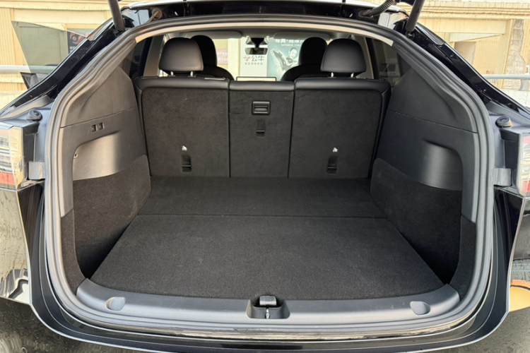 特斯拉 Model Y 2022款 改款 后轮驱动版中控内饰7005