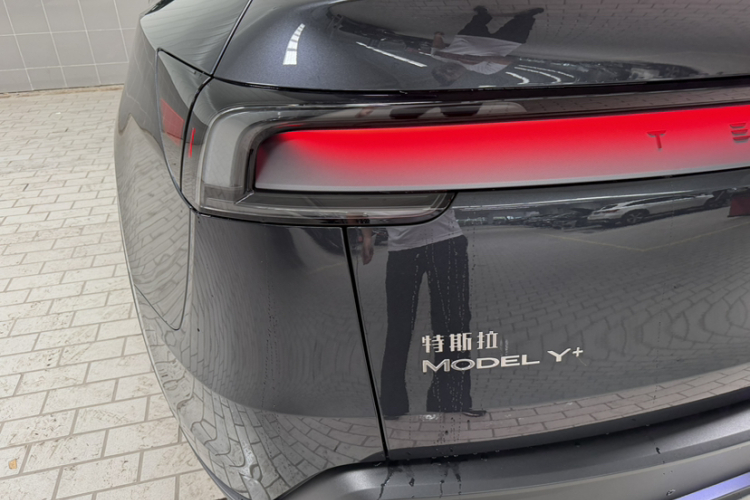 特斯拉 Model Y 2025款 改款 长续航全轮驱动版车身外观6008