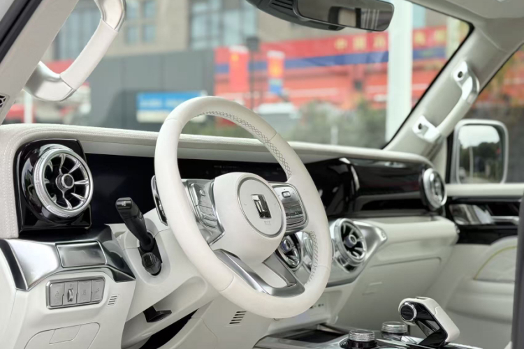 超境汽车 共创坦克300 2021款 2.0T 赛博坦克中控内饰7009