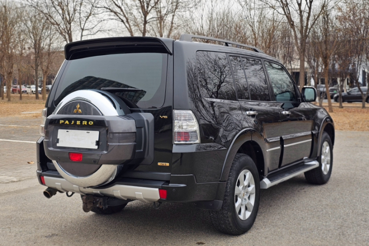 三菱 帕杰罗(进口) 2016款 3.0L 自动尊贵版 国V车身外观6002