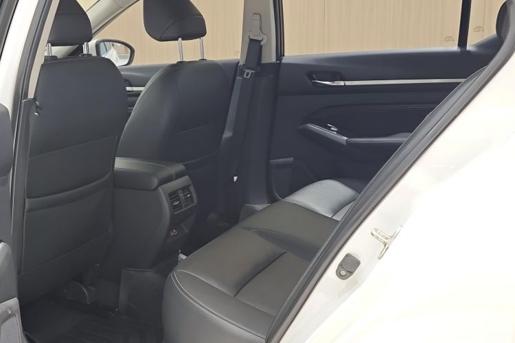 日产 天籁 2021款 2.0L XL 舒适版中控内饰7004