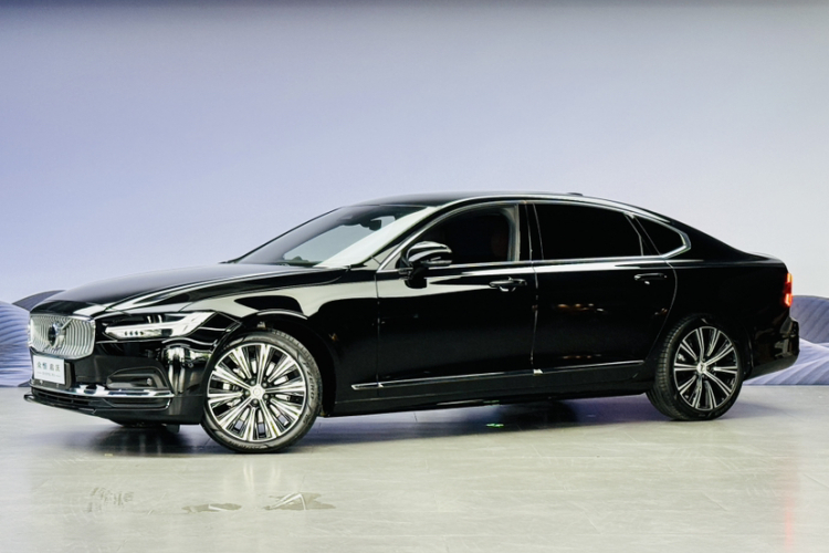 沃尔沃S90 2025款 B5 智雅豪华版车身外观1