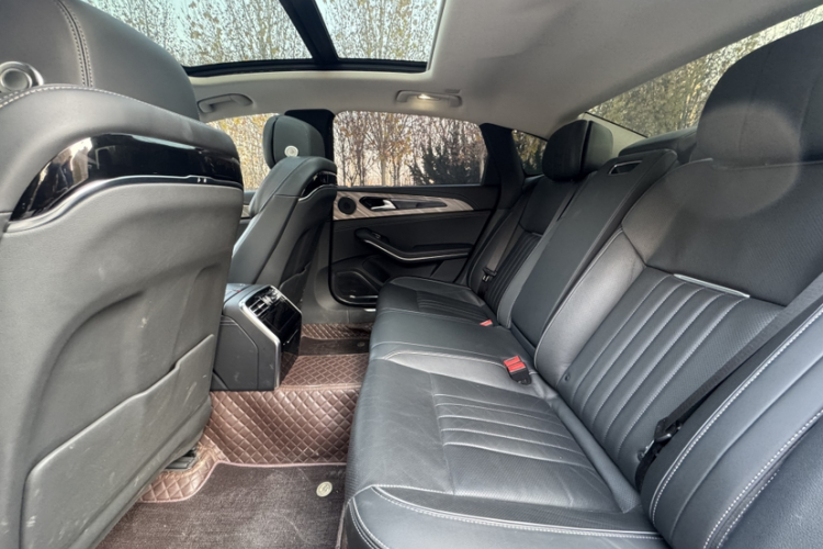 红旗H9 2022款 2.0T 智联旗享版中控内饰7003