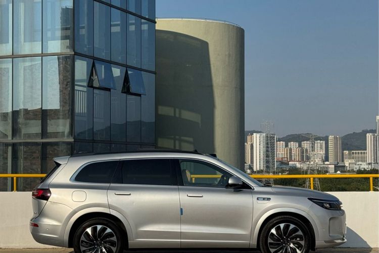 鸿蒙智行 问界M7 2024款 1.5T 智驾四驱Max版 6座车身外观6008