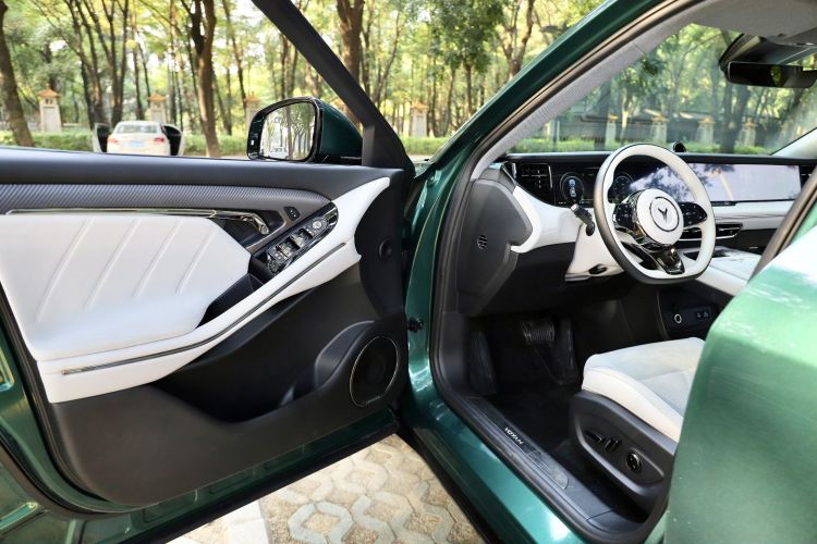 岚图汽车 岚图FREE 2025款 318 318km 后驱环游版中控内饰7008