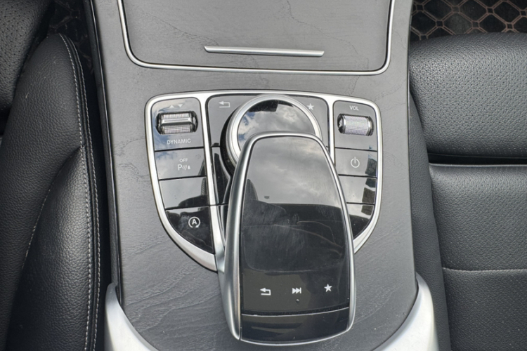 奔驰C级 2018款 C 200 L 运动版中控内饰7006