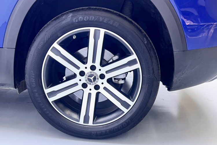 奔驰GLB 2024款 GLB 220 4MATIC车身外观6009