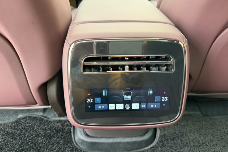 腾势Z9GT 2024款 1100四驱Max版局部细节9004