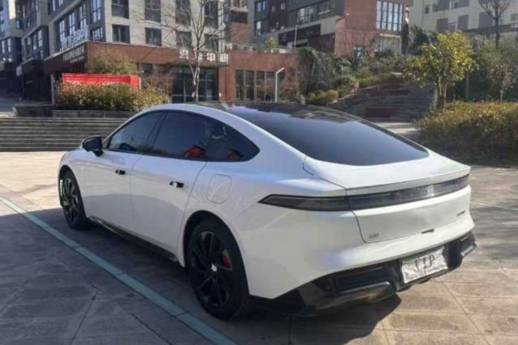 东风奕派 eπ007 2024款 200Pro增程版车身外观6008