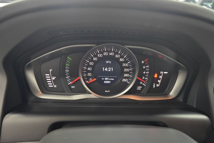 沃尔沃XC60 2017款 T5 AWD 智进升级版中控内饰15