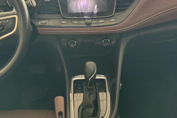 别克GL6 2018款 18T 6座尊贵型中控内饰7006