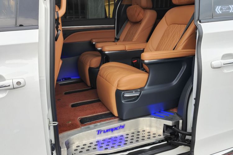 广汽传祺 传祺M8 2021款 领秀系列 390T 至尊版中控内饰7009