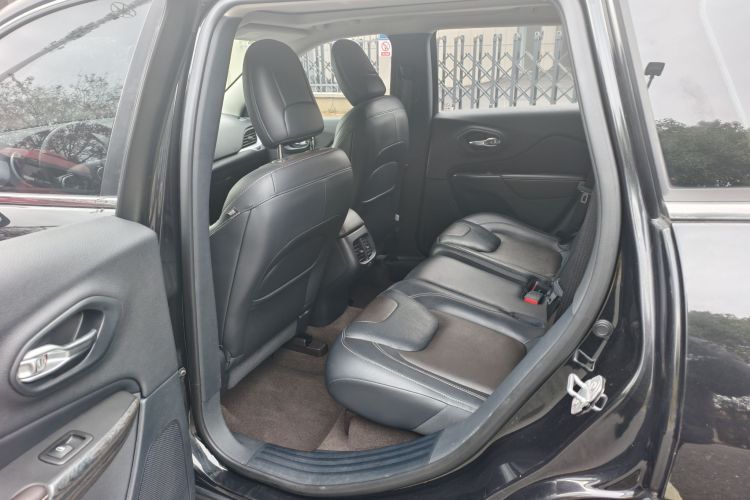 Jeep 自由光 2017款 2.0L 优越版中控内饰7003