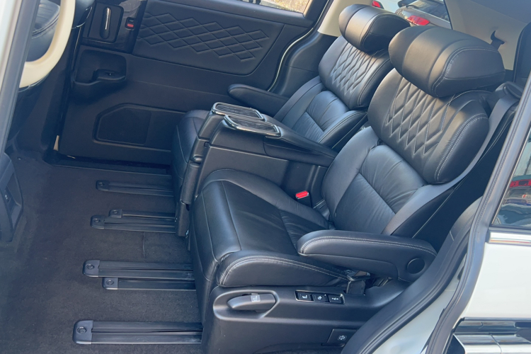 本田 艾力绅 2019款 2.0L 混动豪华版中控内饰7001