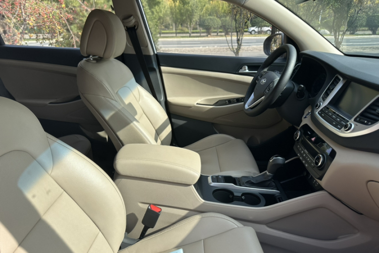 现代 途胜 2015款 1.6T 双离合两驱智能型中控内饰7005