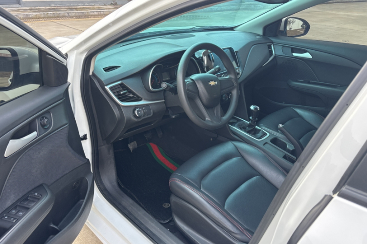 雪佛兰 科沃兹 2016款 1.5L 手动欣享版中控内饰7003