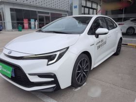 丰田 雷凌 2023款 智能电混双擎 1.8L 运动版