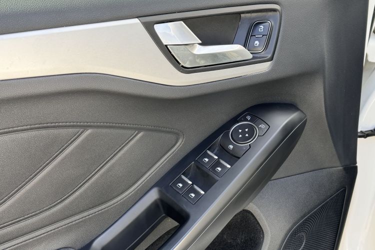 福特 福克斯 2019款 两厢 1.5L 手动锋跃型 国V中控内饰7010