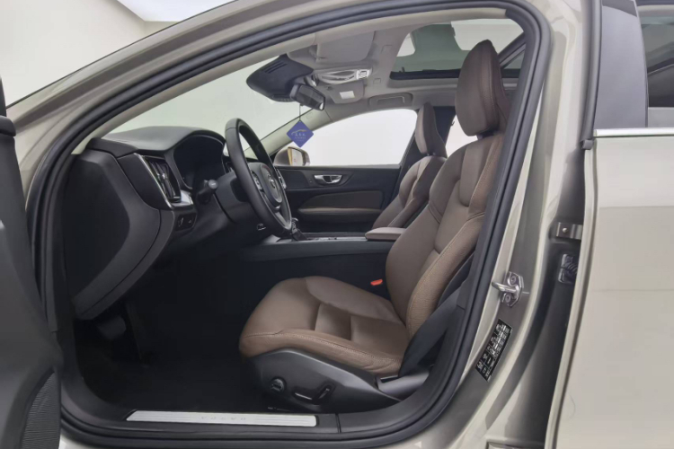 沃尔沃V60 2020款 T4 智逸豪华版中控内饰7005