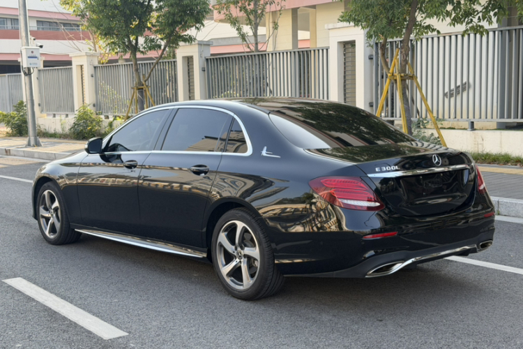 奔驰E级 2018款 改款 E 300 L 运动豪华型车身外观6004
