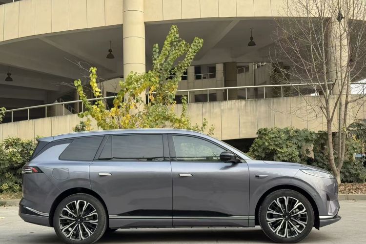 东风奕派 eπ008 2026款 六座纯电家享版车身外观6008