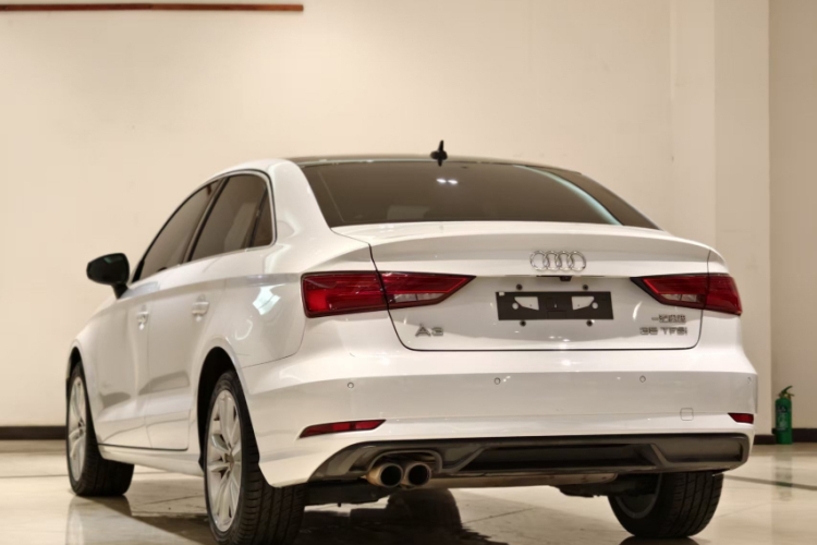 奥迪A3 2018款 30周年年型 Limousine 35 TFSI 进取型车身外观6003