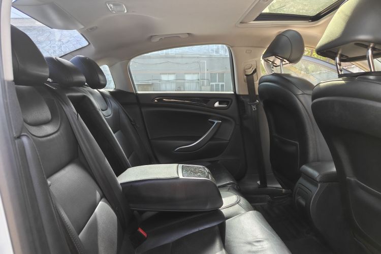 雪铁龙C5 2014款 2.0L 自动尊享型中控内饰7011