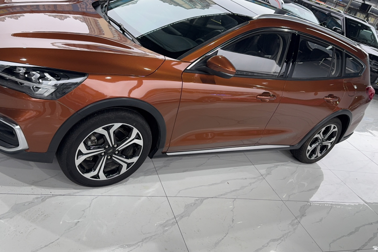 福特 福克斯 2021款 猎装版 EcoBoost 180 自动猎潮型车身外观6003