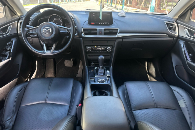 马自达3 昂克赛拉 2017款 两厢 1.5L 自动豪华型 国V中控内饰7002