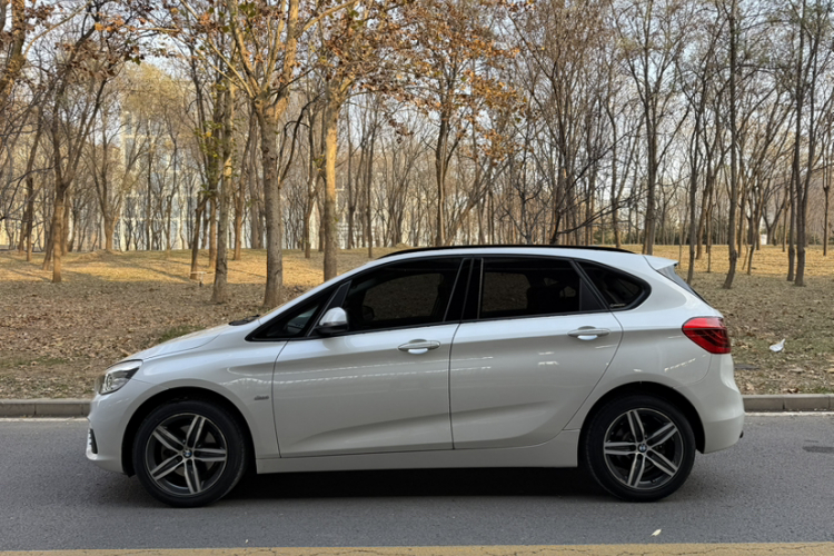 宝马2系旅行车 2016款 218i 运动设计套装车身外观6003