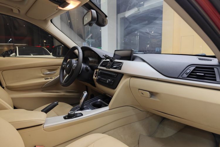 宝马3系 2015款 320i 超悦版时尚型中控内饰7015