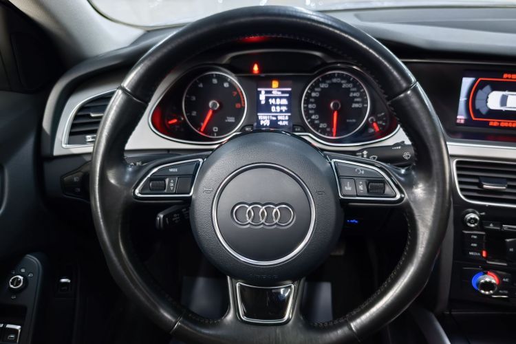 奥迪A4L 2015款 35 TFSI 自动标准型中控内饰7005