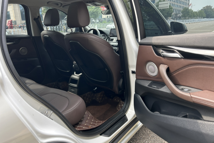 宝马X1 2022款 sDrive20Li 时尚型中控内饰7010