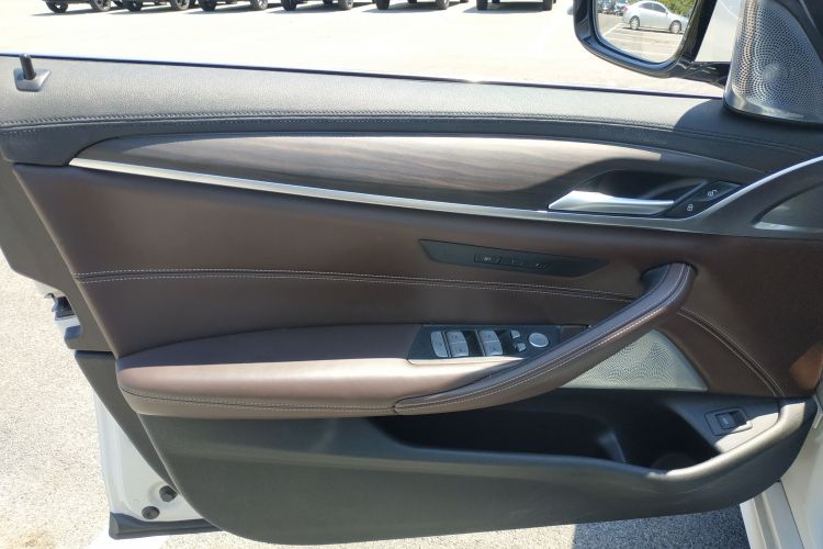 宝马5系 2018款 530Li 领先型 豪华套装中控内饰7007