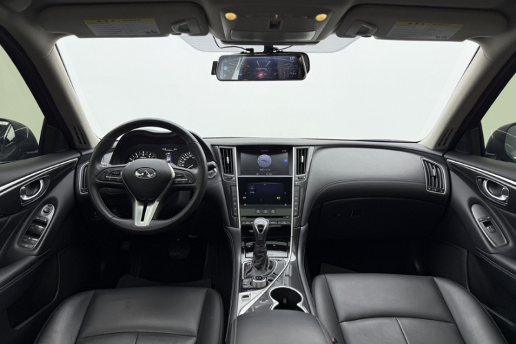 英菲尼迪Q50L 2018款 2.0T 舒适版 国VI中控内饰7005