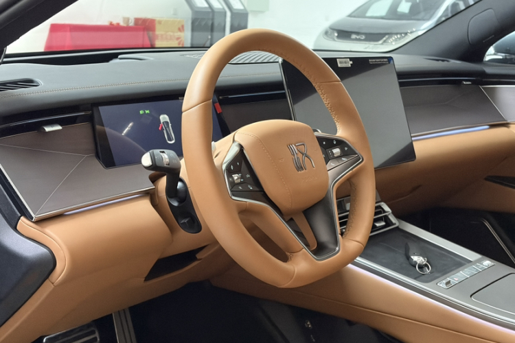 比亚迪 汉L 2025款 DM-p 四驱激光雷达旗舰型局部细节13