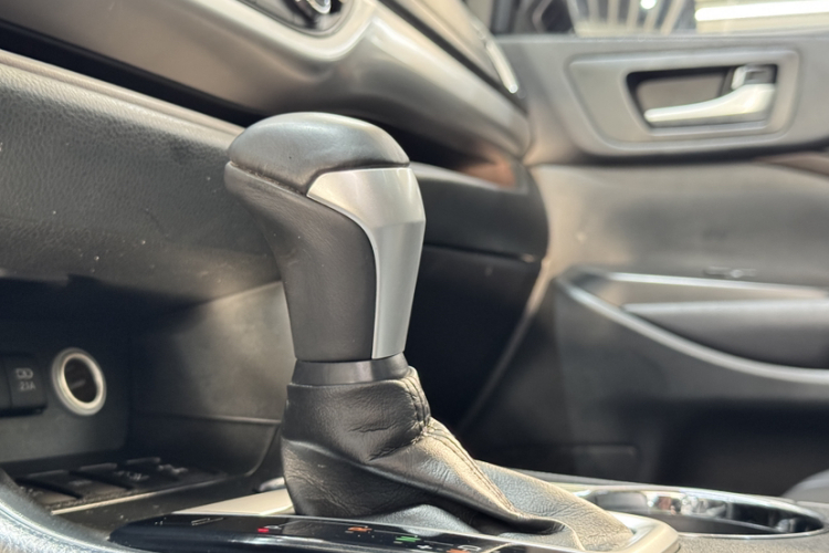 丰田 汉兰达 2018款 2.0T 四驱豪华版 7座 国V中控内饰7004