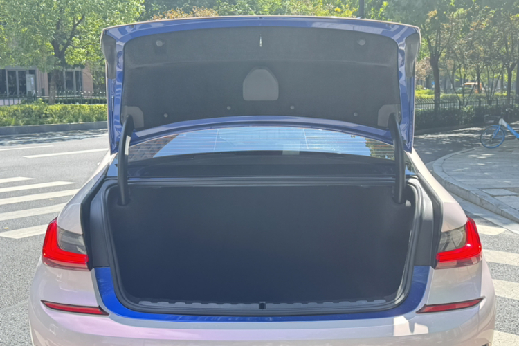 宝马3系 2022款 325Li M运动套装中控内饰7009