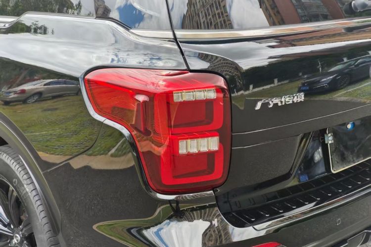 广汽传祺 传祺GS8 2021款 390T 两驱暗夜骑士版车身外观6007